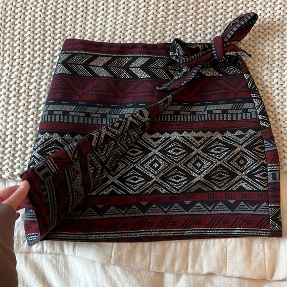 Express Mini Skirt! Womens size 2! - Picture 3 of 4